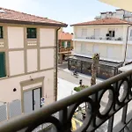 Vacation With 3 Separate And Private Parking Appartement Marina di Pietrasanta