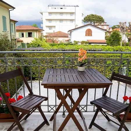 Vacation With 3 Separate And Private Parking Appartement Marina di Pietrasanta