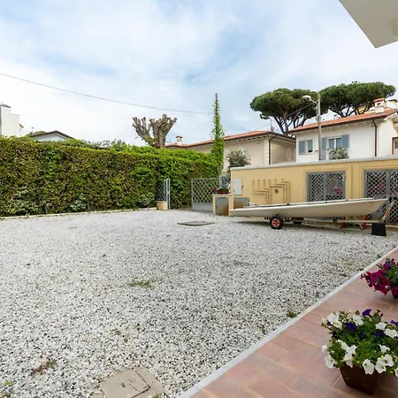 Vacation With 3 Separate And Private Parking *