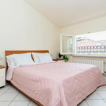 Vacation With 3 Separate And Private Parking Lägenhet *
