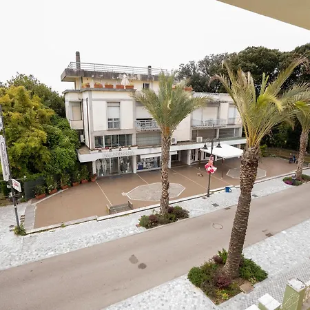 Vacation With 3 Separate And Private Parking Appartement Marina di Pietrasanta