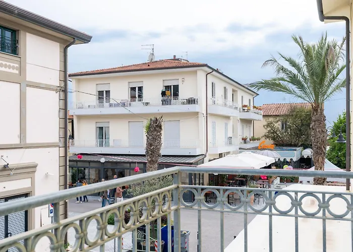Vacation With 3 Separate And Private Parking * Marina di Pietrasanta