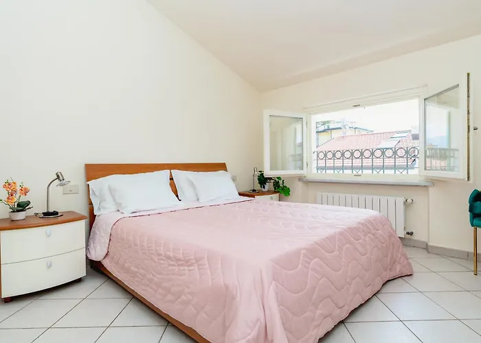 Vacation With 3 Separate And Private Parking Apartment *