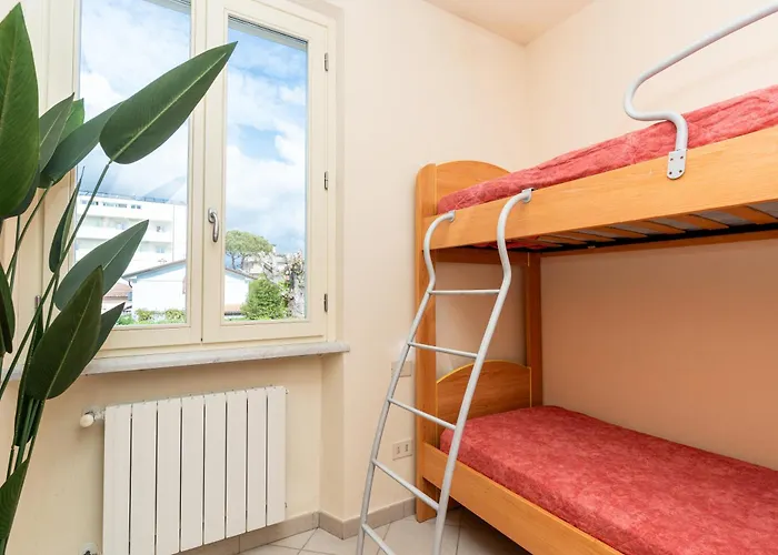 Vacation With 3 Separate And Private Parking Apartment Marina di Pietrasanta