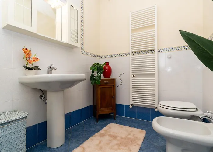 Vacation With 3 Separate And Private Parking Apartment *