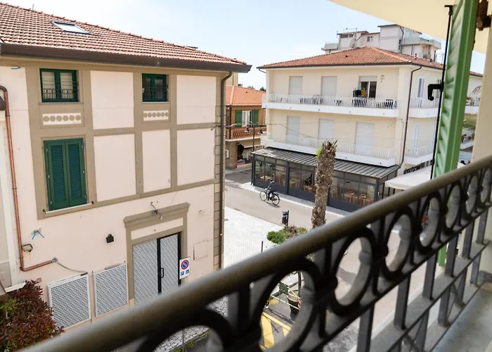 Vacation With 3 Separate And Private Parking Apartment Marina di Pietrasanta